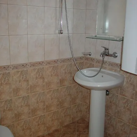 Πανσιόν Villas Tajna